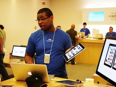 苹果遭零售店员工集体诉讼:防盗检查不付加班费