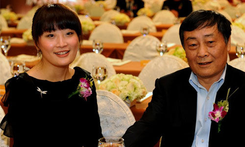 宗馥莉不避"富二代"标签:愿花精力学习