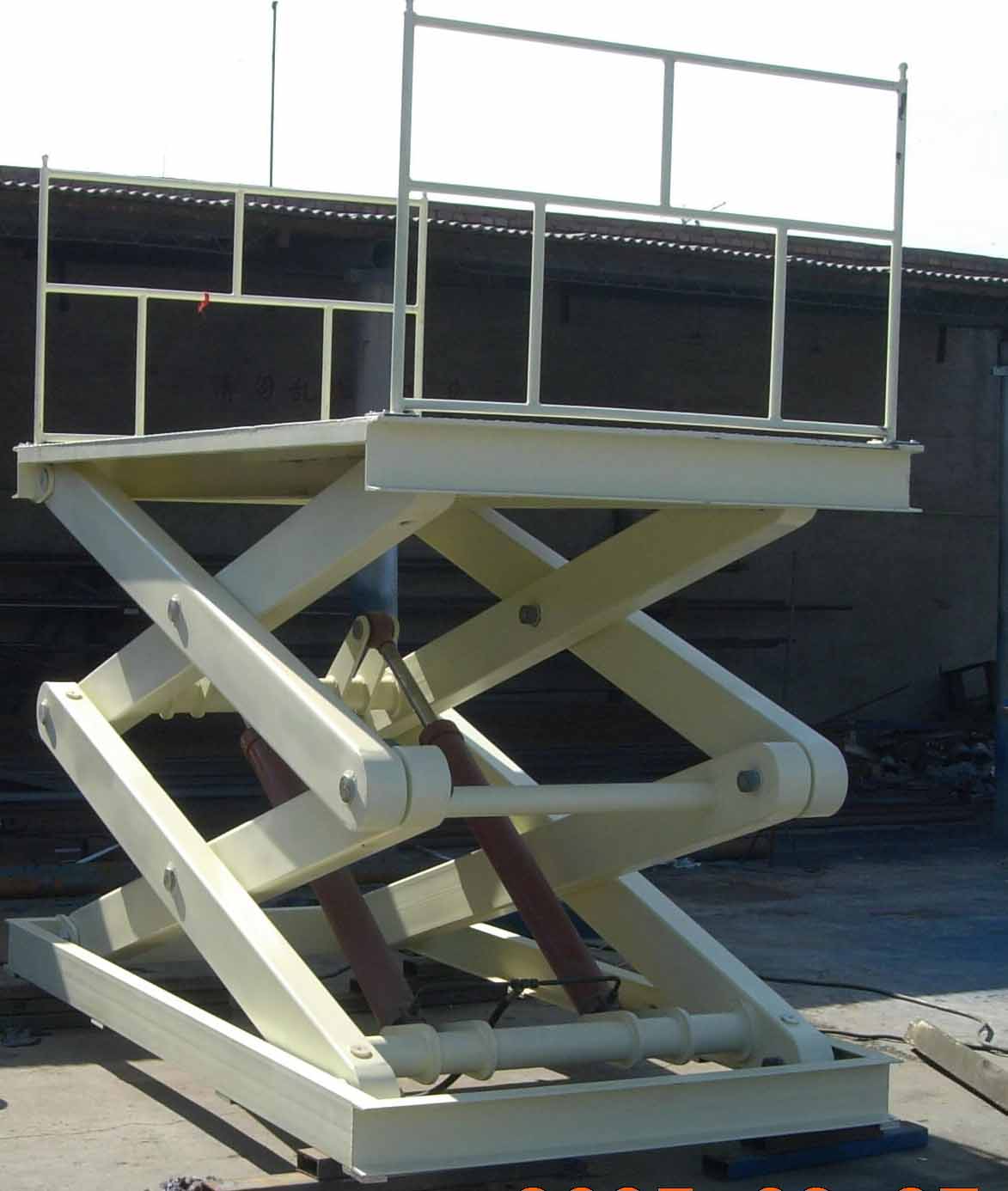 济南方正伟业机械制造有限公司是专业生产系列液压升降设备的企业